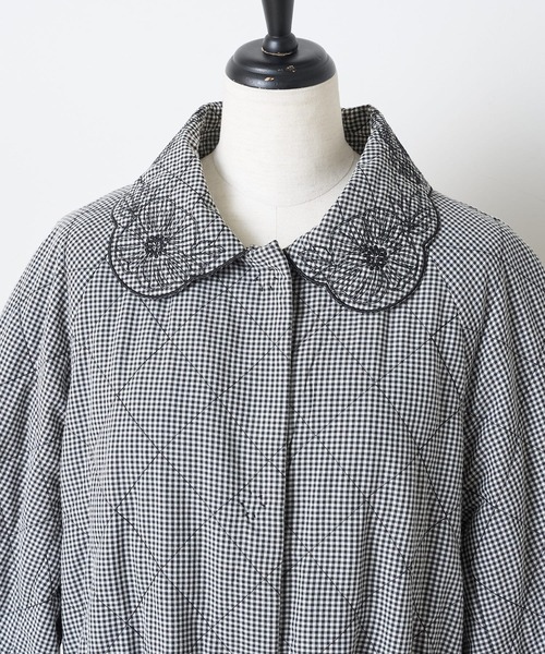 BEARDSLEY（ビアズリー）の「襟元のスカラ刺繍が女性らしく軽い着心地 花襟ギンガムキルトコート（その他アウター・レディース・ブラック・FREE）」の8枚目の写真