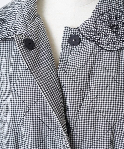 BEARDSLEY（ビアズリー）の「襟元のスカラ刺繍が女性らしく軽い着心地 花襟ギンガムキルトコート（その他アウター・レディース・ブラック・FREE）」の10枚目の写真