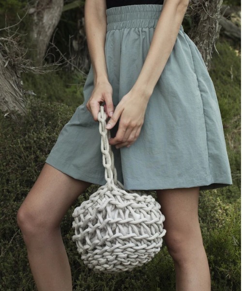 ALIENINA（アリエニーナ）の「【ALIENINA/アリエニーナ】ハンドバッグ　ハンドメイド　コットン　ロープバッグ（ハンドバッグ・レディース・ホワイト/ブラック/ベージュ/ライトブラウン・FREE）」の2枚目の写真