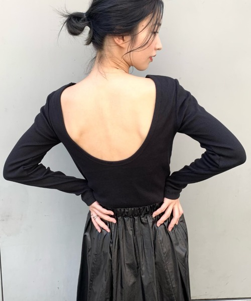 UNSPARE（アンスペア）の「【UNSPARE/アンスペア】パット付ロンT/WEB・一部店舗限定（Tシャツ/カットソー・レディース・アイボリー/ブラック/ブラック系その他・FREE）」の2枚目の写真