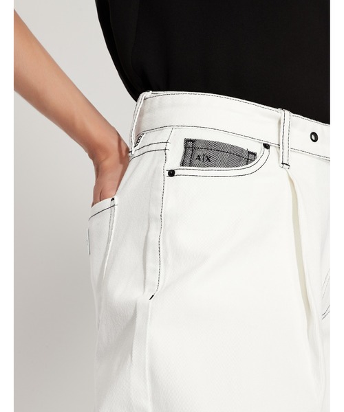 ARMANI EXCHANGE(アルマーニエクスチェンジ)の「【A|X アルマーニ エクスチェンジ】バルーンシルエット ホワイトデニムパンツ_J74(デニムパンツ・レディース・ホワイト・25inch/26inch/24inch/27inch)」の2枚目の写真