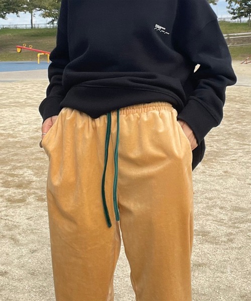 anown（アノン）の「配色スピンドル　ベロアジョガーパンツ【ファッションインフルエンサー yoshinariami × anown 限定コラボ】（その他パンツ・レディース・ブラック/ダークグリーン/ベージュ・FREE）」の20枚目の写真
