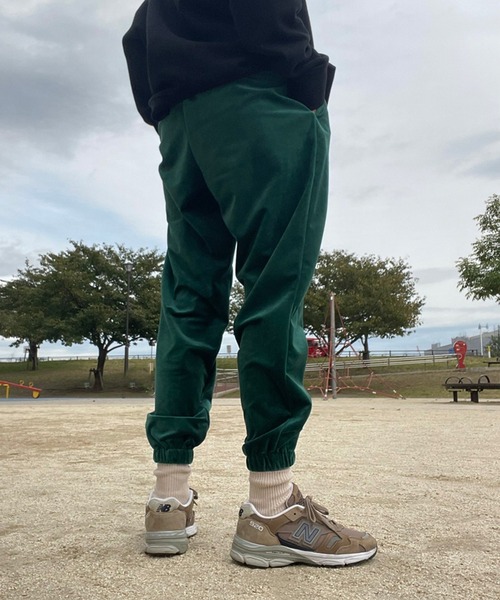 anown（アノン）の「配色スピンドル　ベロアジョガーパンツ【ファッションインフルエンサー yoshinariami × anown 限定コラボ】（その他パンツ・レディース・ブラック/ダークグリーン/ベージュ・FREE）」の7枚目の写真