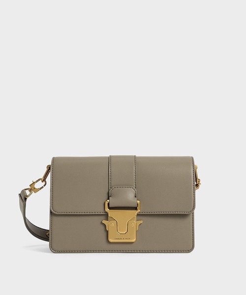 CHARLES & KEITH（チャールズ & キース）の「メタリックアクセント ショルダーバッグ / Metallic Accent Shoulder Bag（ショルダーバッグ・レディース・ネイビー/バーガンディー/ライトベージュ/ブラック・M）」の3枚目の写真