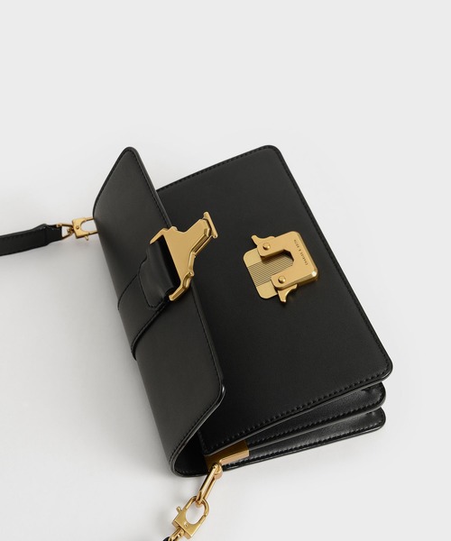CHARLES & KEITH（チャールズ & キース）の「メタリックアクセント ショルダーバッグ / Metallic Accent Shoulder Bag（ショルダーバッグ・レディース・ネイビー/バーガンディー/ライトベージュ/ブラック・M）」の19枚目の写真