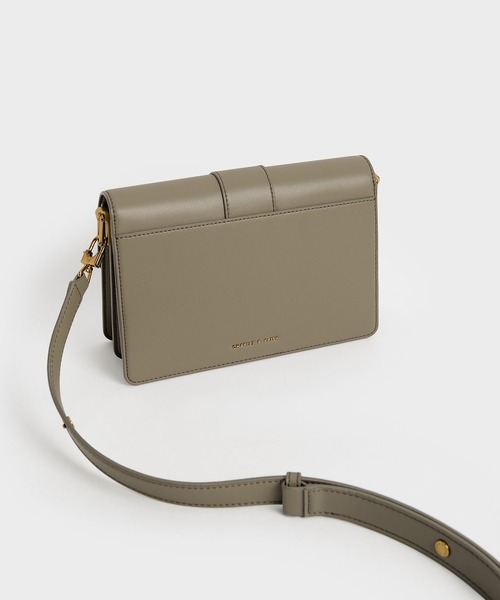 CHARLES & KEITH（チャールズ & キース）の「メタリックアクセント ショルダーバッグ / Metallic Accent Shoulder Bag（ショルダーバッグ・レディース・ネイビー/バーガンディー/ライトベージュ/ブラック・M）」の14枚目の写真