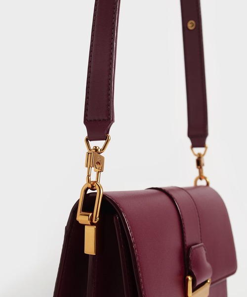 CHARLES & KEITH（チャールズ & キース）の「メタリックアクセント ショルダーバッグ / Metallic Accent Shoulder Bag（ショルダーバッグ・レディース・ネイビー/バーガンディー/ライトベージュ/ブラック・M）」の7枚目の写真