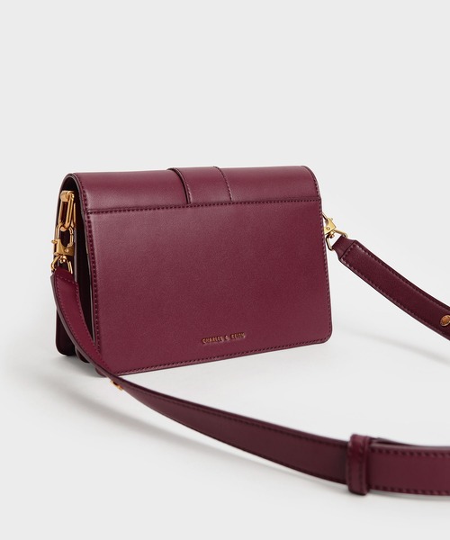 CHARLES & KEITH（チャールズ & キース）の「メタリックアクセント ショルダーバッグ / Metallic Accent Shoulder Bag（ショルダーバッグ・レディース・ネイビー/バーガンディー/ライトベージュ/ブラック・M）」の6枚目の写真