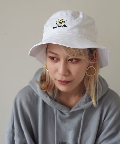 Mark Gonzales（マーク・ゴンザレス）の「【 Mark Gonzales / マークゴンザレス 】 MG 刺繍 バケットハット（ハット・メンズ・ホワイト/ブラック/ベージュ・FREE）」の2枚目の写真