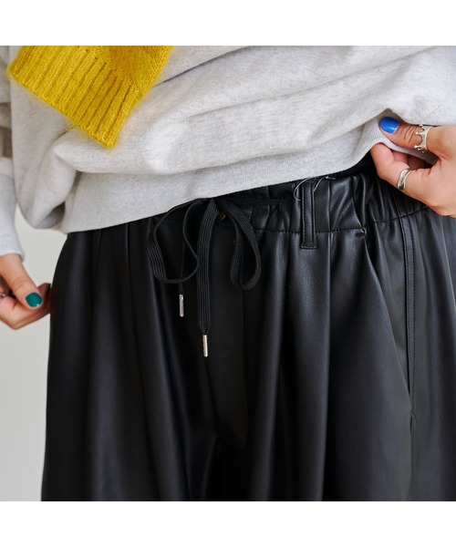 CPCM(シーピーシーエム)の「フェイクレザーワイドパンツ(その他パンツ・メンズ・ブラック/アイボリー・FREE)」の3枚目の写真