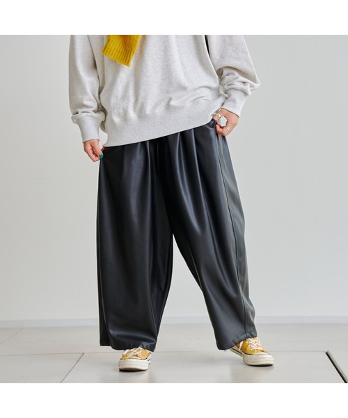 CPCM(シーピーシーエム)の「フェイクレザーワイドパンツ(その他パンツ・メンズ・ブラック/アイボリー・FREE)」の11枚目の写真