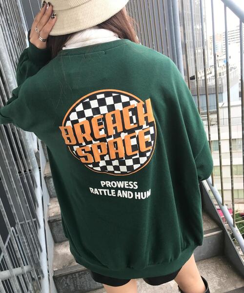 INGNI（イング）の「Backチェッカーサークルロゴスウェット／チュニックトップス（Tシャツ/カットソー・レディース・ブラック/グリーン/オフホワイト・M）」の3枚目の写真