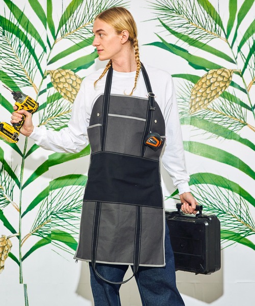 AlexanderLeeChang(アレキサンダーリーチャン)の「AlexanderLeeChang アレキサンダーリーチャン / APRON TOTE 22 2WAYエプロントートバッグ / AC052205(トートバッグ・メンズ・チャコール/オリーブ/ナチュラル・FREE)」の2枚目の写真