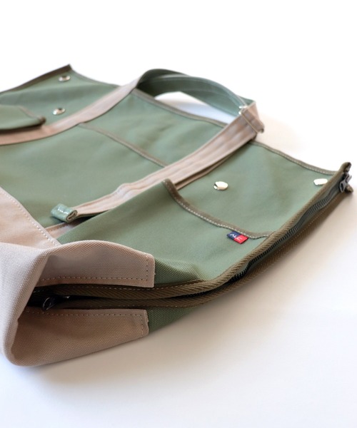 AlexanderLeeChang(アレキサンダーリーチャン)の「AlexanderLeeChang アレキサンダーリーチャン / APRON TOTE 22 2WAYエプロントートバッグ / AC052205(トートバッグ・メンズ・チャコール/オリーブ/ナチュラル・FREE)」の6枚目の写真