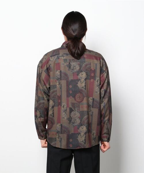 CORPUS SELECT(コーパストーキョー)の「Georgette Pattern Print Oversized Regular Collar Shirt/ジョーゼット レギュラーカラー ビックシルエット総柄とろみシャツ(シャツ/ブラウス・メンズ・ホワイト系その他/ブラック系その他/グレー系その他/ブラウン系その他/ベージュ系その他/ブルー系その他/キャメル/ホワイト系その他2/ブラック系その他2/ブラック系その他3/ブラック系その他4/ブラウン系その他2/ブラウン系その他3/ブラウン系その他4/ブルー系その他2/ブルー系その他3・M/L)」の17枚目の写真