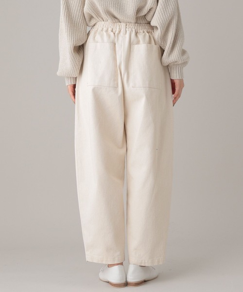 studio CLIP（スタディオクリップ）の「《Natural by studio CLIP》ツイルタックコクーンパンツ（その他パンツ・レディース・アイボリー/ネイビー・FREE）」の12枚目の写真