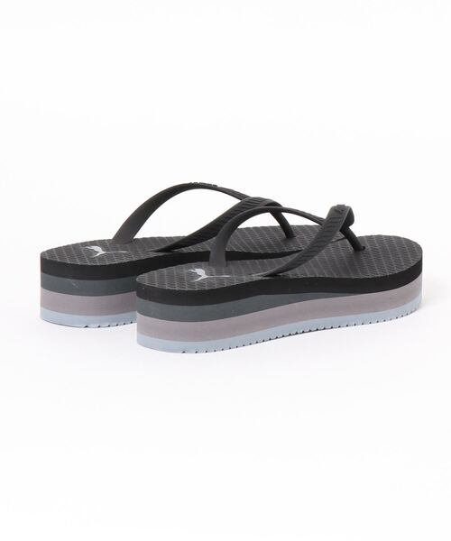 PUMA（プーマ）の「PUMA プーマ ウィメンズ コンフィー フリップ プラットフォーム サンダル（サンダル・レディース・ホワイト/ブラック×グレー・26.0cm/24.0cm/25.0cm/23.0cm/22.0cm）」の3枚目の写真