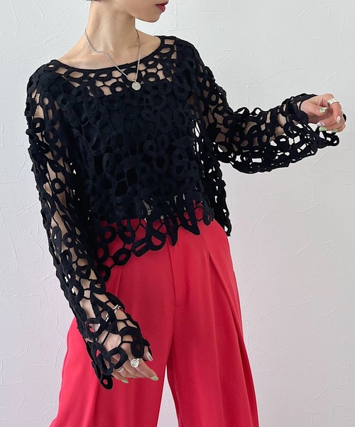 PAGEBOY(ページボーイ)の「CORE / クロシェショートプルオーバー(ニット/セーター・レディース・オフホワイト/ブラック・FREE)」の1枚目の写真