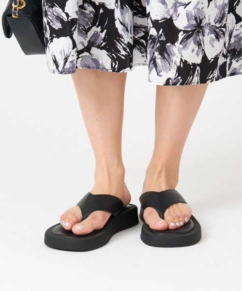 U by SPICK&SPAN（ユーバイスピックアンドスパン）の「【REMME/レメ】 フラットトングサンダル◆（サンダル・レディース・アイボリー/ブラック・37/36/38）」の7枚目の写真
