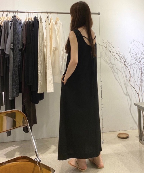 Chaco closet(チャコ クローゼット)の「バックリボンノースリーブロングワンピース(ワンピース・レディース・ブラック/アイボリー・FREE)」の6枚目の写真
