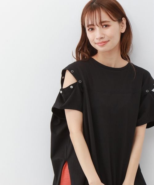 mysty woman（ミスティウーマン）の「ショルダーボタンプルオーバー 299707（Tシャツ/カットソー・レディース・ブラック/オフホワイト/グレイッシュブルー・FREE）」の2枚目の写真