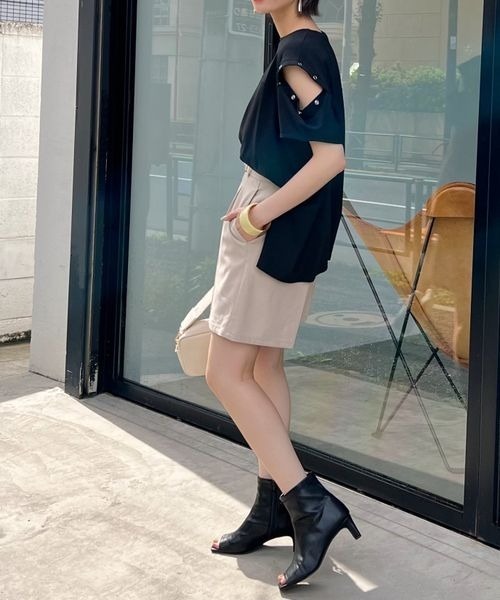 mysty woman（ミスティウーマン）の「ショルダーボタンプルオーバー 299707（Tシャツ/カットソー・レディース・ブラック/オフホワイト/グレイッシュブルー・FREE）」の10枚目の写真