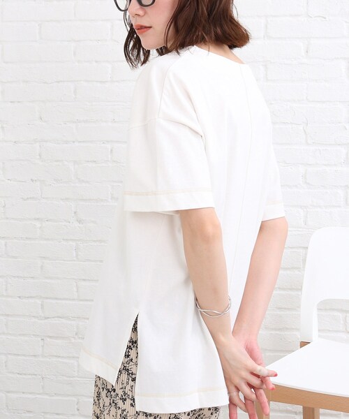 SHOO・LA・RUE（シューラルー）の「◆【洗える/SHOO ICE】ひんやりタッチスリットTシャツ（Tシャツ/カットソー・レディース・ブラック/グリーン/ライトパープル/ダークオレンジ/ホワイト系/ブラック系2/パープル系4・02/03）」の2枚目の写真