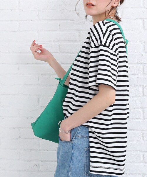 SHOO・LA・RUE（シューラルー）の「◆【洗える/SHOO ICE】ひんやりタッチスリットTシャツ（Tシャツ/カットソー・レディース・ブラック/グリーン/ライトパープル/ダークオレンジ/ホワイト系/ブラック系2/パープル系4・02/03）」の4枚目の写真