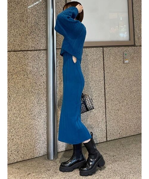 EVRIS(エヴリス)の「サイドオープンレイヤードニットワンピース(ワンピース・レディース・ブラック/パープル/ブルー/アイボリー・FREE)」の4枚目の写真