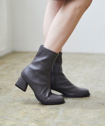menue（メヌエ）の「ラウンドトゥ台形ヒールショートブーツ（ブーツ）」