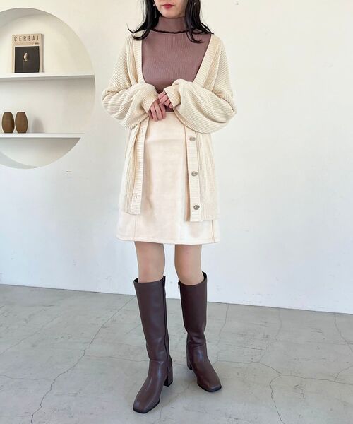 MAJESTIC LEGON(マジェスティックレゴン)の「Berryカラーミディカーディガン(ニット/セーター・レディース・チャコールグレー/ブラック/パープル/アイボリー/ピンクベージュ・MEDIUM)」の9枚目の写真