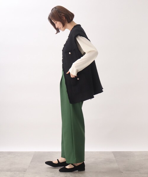 上品でクラシカルなツイードジレ