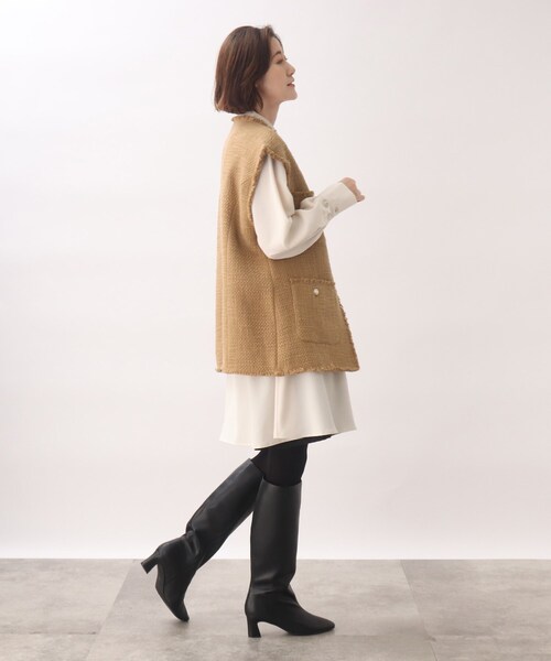 上品でクラシカルなツイードジレ