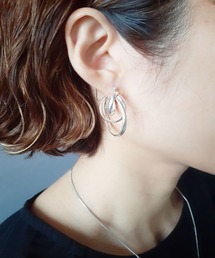 三連フープ クロッシング ピアス