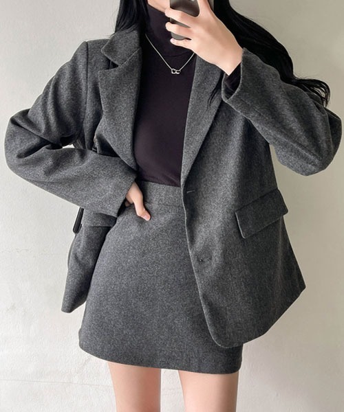 SONA(ソナ)の「SONYUNARA ベーシックジャケット+バックバンディングミニスカートSET(セットアップ・レディース・チャコールグレー・FREE)」の1枚目の写真