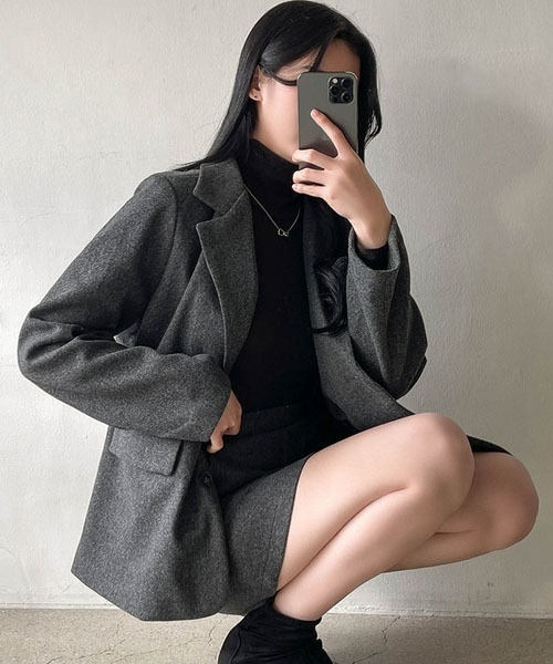 SONA(ソナ)の「SONYUNARA ベーシックジャケット+バックバンディングミニスカートSET(セットアップ・レディース・チャコールグレー・FREE)」の7枚目の写真