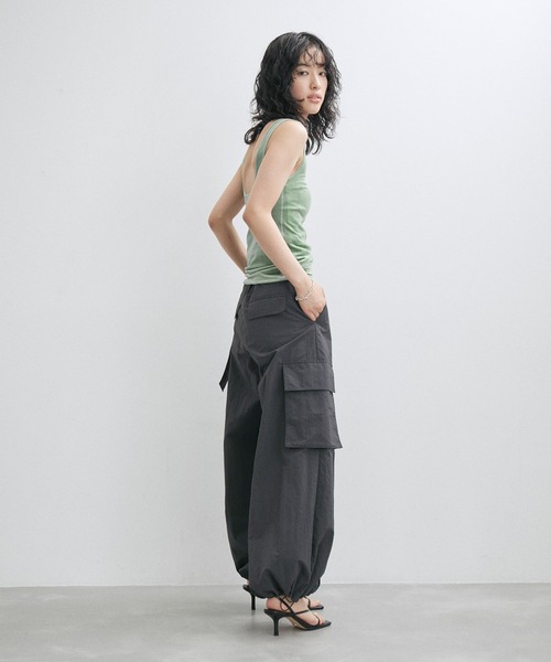 ADAM ET ROPE'（アダムエロペ）の「【SIMONE WILD】VELVET SINGLET（タンクトップ・レディース・ベージュ/ブルー系その他4/オリーブ/チャコールグレー・S/M）」の11枚目の写真