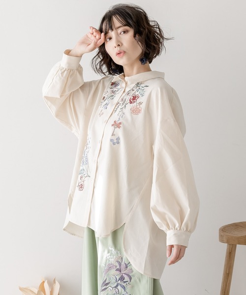 iS ScoLar（イズスカラー）の「523082：植物刺繍シャツ（シャツ