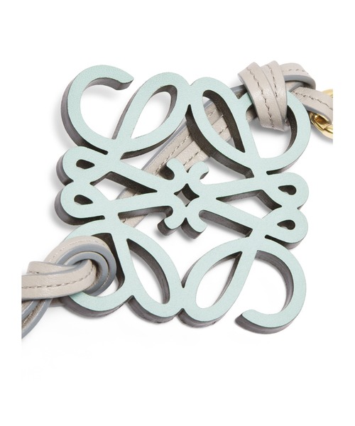 LOEWE（ロエベ）の「アナグラム チャーム (クラシックカーフ＆真鍮)（その他小物・レディース・バーガンディー/イエロー系・ONE SIZE）」の6枚目の写真