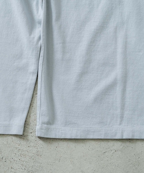 quadro(クオドロ)の「40/2CM天竺クルーネックtee(Tシャツ/カットソー・メンズ・ブルーグレー/レンガ/ダークネイビー/オフホワイト・LARGE/MEDIUM)」の7枚目の写真