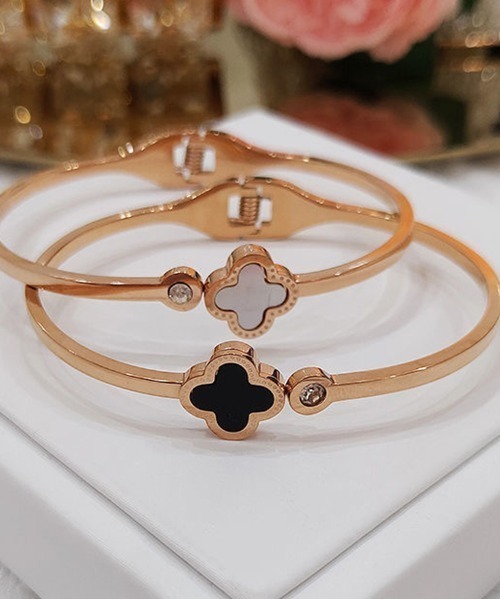 Coo+i(クーイ)の「クローバーバングル(バングル/リストバンド・レディース・ブラック/ホワイト・FREE)」の9枚目の写真