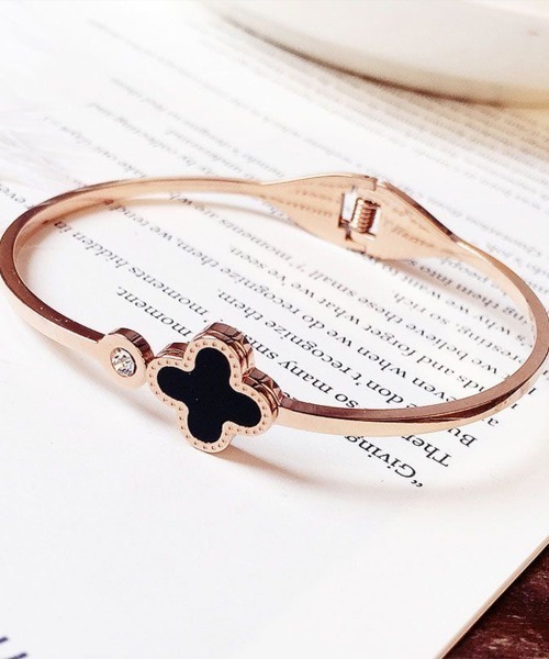 Coo+i(クーイ)の「クローバーバングル(バングル/リストバンド・レディース・ブラック/ホワイト・FREE)」の11枚目の写真