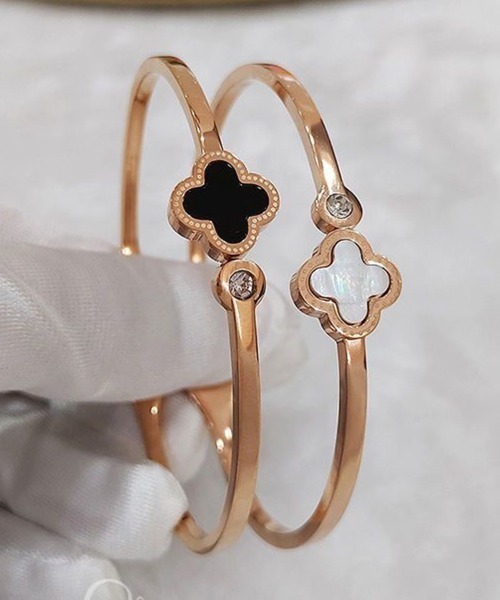 Coo+i(クーイ)の「クローバーバングル(バングル/リストバンド・レディース・ブラック/ホワイト・FREE)」の12枚目の写真