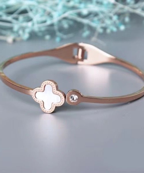 Coo+i(クーイ)の「クローバーバングル(バングル/リストバンド・レディース・ブラック/ホワイト・FREE)」の10枚目の写真