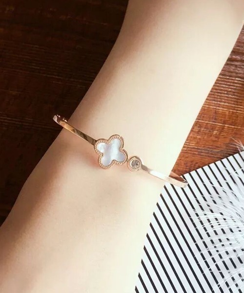 Coo+i(クーイ)の「クローバーバングル(バングル/リストバンド・レディース・ブラック/ホワイト・FREE)」の5枚目の写真