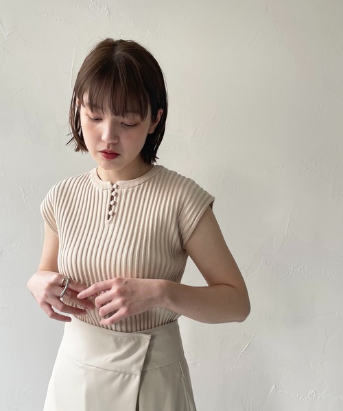 CLEIO（クレイオ）の「【CLEIO】二重臼フレンチスリーブニット（ニット/セーター・レディース・ライトグリーン/テラコッタ/アイボリー・FREE）」の4枚目の写真