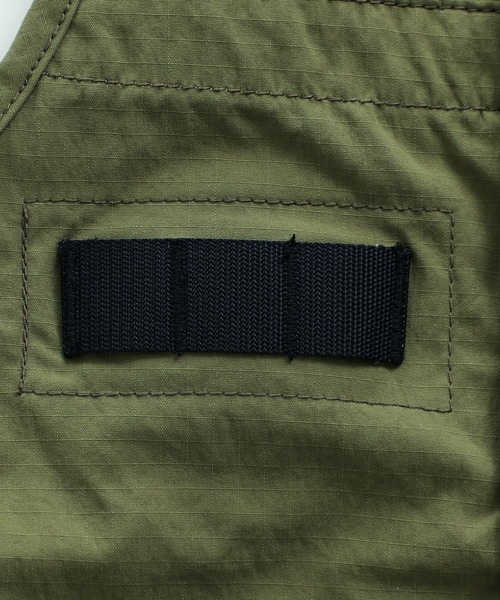 Lee（リー）の「【110-150cm】キッズ ジップアップベスト 親子お揃いコーデ可（その他トップス・キッズ・オリーブ/ブルー/ベージュ・150/140/130/120/110）」の6枚目の写真