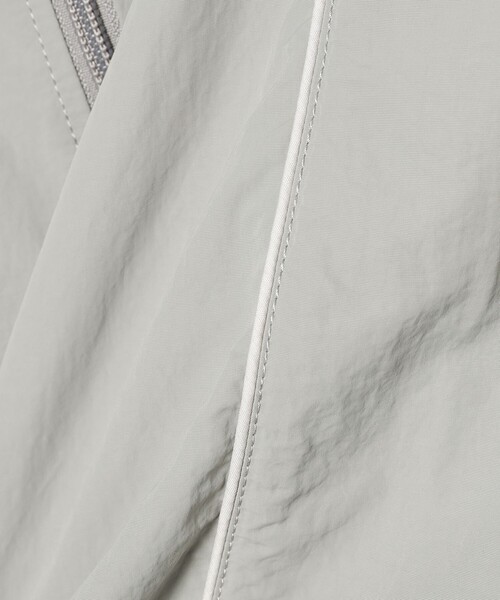 BEAMS（ビームス）の「BEAMS / ナイロン アノラック パーカー（ナイロンジャケット・メンズ・アッシュグレー/ブラック・S/M/L/XL）」の14枚目の写真