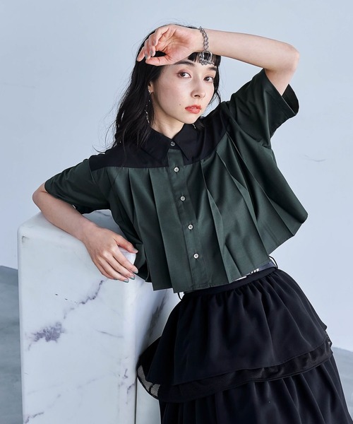 HARE（ハレ）の「プリーツショートシャツ(HARE)（シャツ/ブラウス・レディース・グリーン/ブラック/ホワイト・FREE）」の3枚目の写真