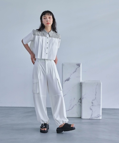 HARE（ハレ）の「プリーツショートシャツ(HARE)（シャツ/ブラウス・レディース・グリーン/ブラック/ホワイト・FREE）」の4枚目の写真